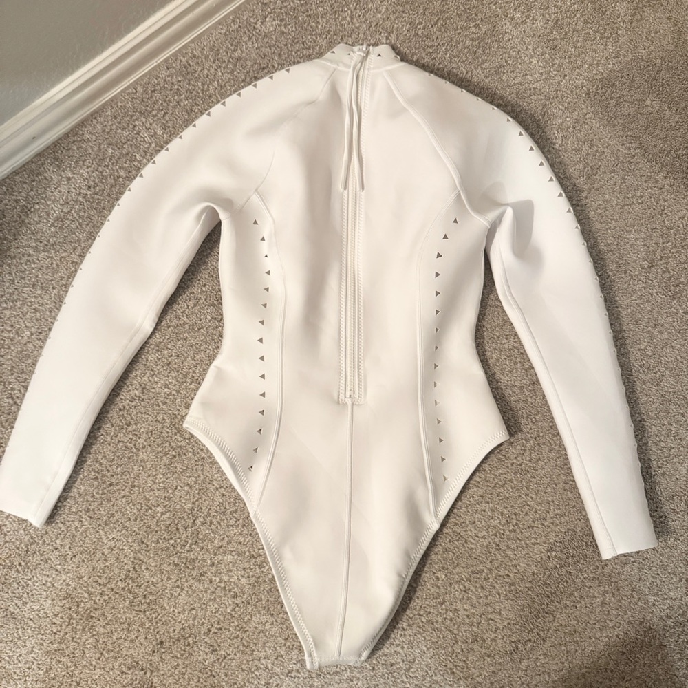 GIGI C White Neoprene Cutout Long Sleeve One Piece Swimsuit Size Medium NEW - Picture 4 of 7